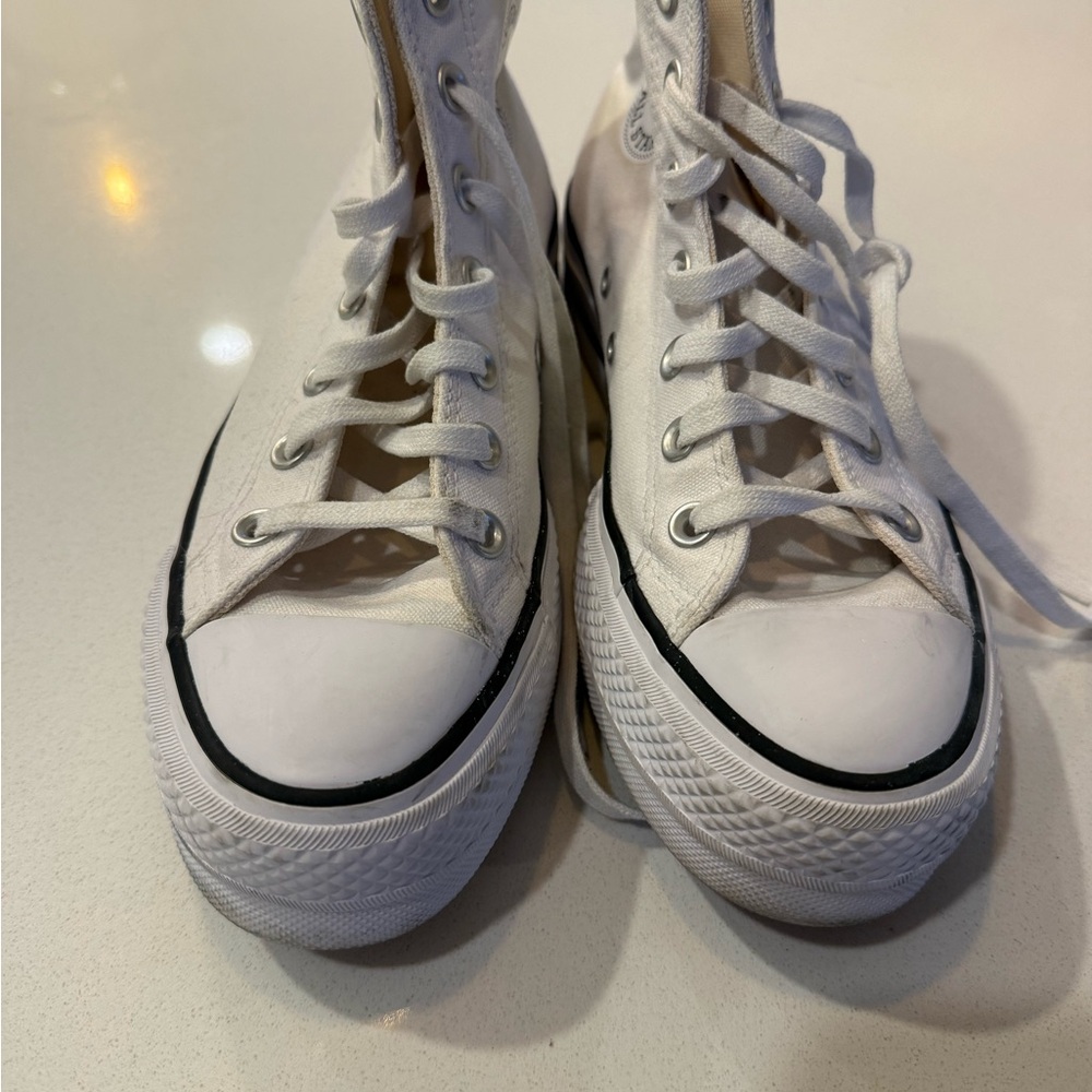 Converse - Picture 3 of 4
